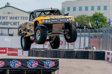 St. Petersburg St. Petersburg caddelerindeki Firestone Grand Prix 'si için St. Petersburg, Florida' daki Super Stadium Truck Challenge takımları piste çıktılar..