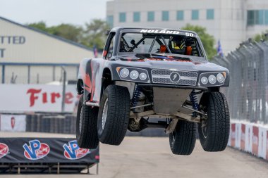 St. Petersburg St. Petersburg caddelerindeki Firestone Grand Prix 'si için St. Petersburg, Florida' daki Super Stadium Truck Challenge takımları piste çıktılar..