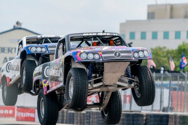 St. Petersburg St. Petersburg caddelerindeki Firestone Grand Prix 'si için St. Petersburg, Florida' daki Super Stadium Truck Challenge takımları piste çıktılar..