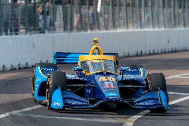 ABD 'li JIMMIE JOHNSON (R) (48) St. Petersburg, Florida' daki St. Petersburg Sokakları 'ndaki Firestone Grand Prix için pratik yapıyor..