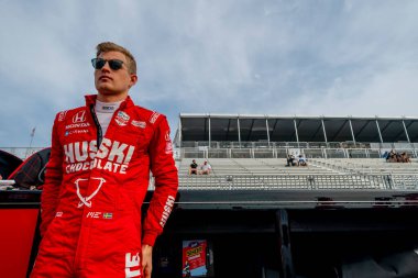 İsveç 'in Kumla kentinden MARCUS ERICSSON (8) St. Petersburg, Florida' daki St. Petersburg Sokakları 'nda düzenlenen Firestone Grand Prix' sine hazırlanıyor..