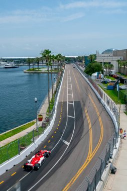 İsveç 'in Kumla kentinden MARCUS ERICSSON (8) St. Petersburg, Florida' daki St. Petersburg Sokakları 'ndaki Firestone Grand Prix' sine katılmaya hak kazanmıştır..
