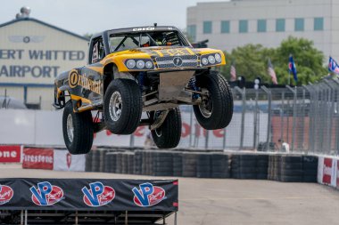 St. Petersburg St. Petersburg caddelerindeki Firestone Grand Prix 'si için St. Petersburg, Florida' daki Super Stadium Truck Challenge takımları piste çıktılar..