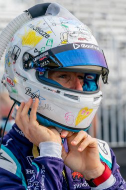 Cenevre, İsviçre 'den ROMAIN GROSJEAN (R) (51) St. Petersburg, Florida' daki St. Petersburg Caddelerinde St. Petersburg 'daki Firestone Grand Prix için pratik yapmaya hazırlanıyor..