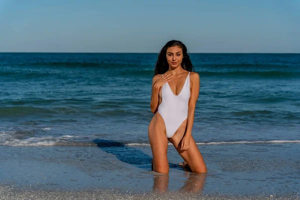 Beautiful Mixed Race Bikini Model Enjoys Weather Outdoors Beach — Stock Photo, Image