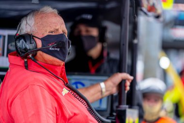 IndyCar Takım Sahibi, AJ Foyt Jr takımının Texas Worth, Teksas 'taki Genesys 300 için yarışmaya hazırlanmasını izliyor..