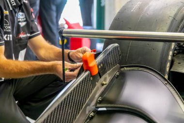 Kanada 'nın Stouffville kentindeki DALTON KELLETT (4) ekipleri, Indianapolis, Indiana' daki Indianapolis Motor Yarış Pisti 'ndeki GMR Grand Prix için arabalarını hazırlıyorlar..
