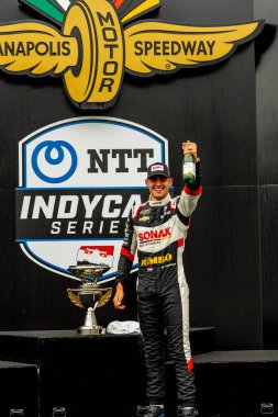 Hollanda 'nın Hoofddorp kentinden RINUS VEEthe (R) (21) Indianapolis, Indiana' daki Indianapolis Motor Yarış Pisti 'nde GMR Grand Prix' i kazandı..