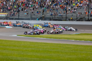 NTT INDYCAR SERIES takımları Indianapolis 'teki Indianapolis Motor Speedway' deki GMR Grand Prix için yarışıyor.