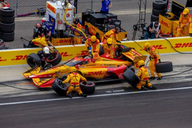 ABD 'li RYAN HUNTER-REAY (28), Indianapolis Indiana' daki Indianapolis Motor Yarış Pisti 'ndeki GMR Grand Prix sırasında arabasını servise getiriyor..