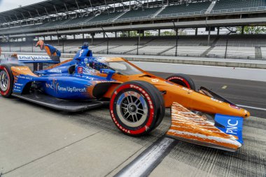 Auckland, Yeni Zelandalı SCOTT DIXON (9), Indianapolis Indiana 'daki Indianapolis Motor Yarış Pisti' ndeki GMR Grand Prix sırasında arabasını servise getiriyor..