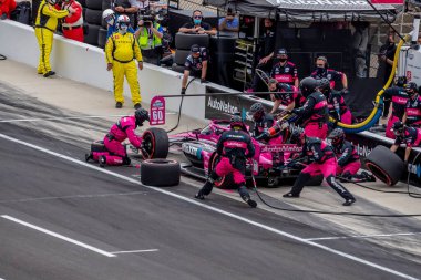 Lincoln, İngiltere 'den Jack HARVEY (60) Indianapolis Indiana' daki GMR Grand Prix sırasında arabasını servise getiriyor..