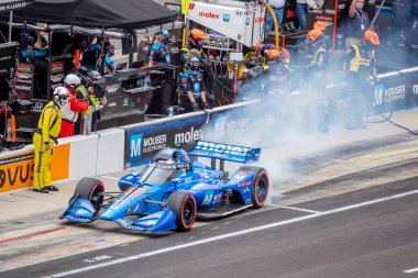 Dubai, Birleşik Arap Emirlikleri 'nden ED JONES (18), Indianapolis Indiana' daki Indianapolis Motor Yarış Pisti 'ndeki GMR Grand Prix sırasında arabasını servise getirdi..