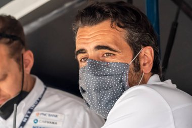 INDYCAR Şampiyonu ve Ganassi Sürücü Danışmanı Dario Franchitti Indianapolis, Indiana 'da GMR Grand Prix' sini izliyor..
