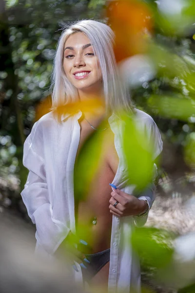 Frumos Model Nud Blonda Nud Care Bucură Vreme Într Frumoasă — Fotografie, imagine de stoc