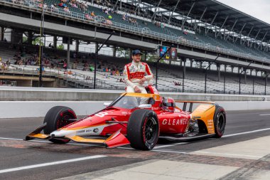 Toronto, Kanada 'dan JAMES HINCHCLIFFE (29) Indianapolis, Indiana' daki Indianapolis Motor Yarış Pisti 'nde 105..