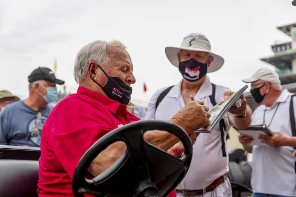 Indycar Team Owner Foyt Jr在印第安纳波利斯印第安纳波利斯的印第安纳波利斯高速道第105届印第安纳波利斯500强赛前签了名 — 图库照片