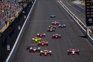 Toronto, Kanada 'dan JAMES HINCHCLIFFE (29) Indianapolis, Indiana' daki Indianapolis Motor Yarış Pisti 'nde 105..