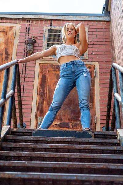 Gorgeous Blonde Model Poses Outdoors Urban Environment — Stock Photo, Image