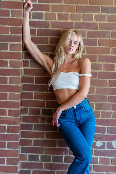 Gorgeous Blonde Model Poses Outdoors Urban Environment — Stock Photo, Image