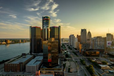 Detroit, ABD 'nin Michigan eyaletinin en büyük ve en kalabalık şehri, ABD' nin Kanada sınırındaki en büyük şehri ve Wayne County 'nin merkezidir.. 