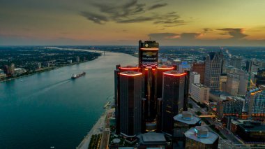Detroit, ABD 'nin Michigan eyaletinin en büyük ve en kalabalık şehri, ABD' nin Kanada sınırındaki en büyük şehri ve Wayne County 'nin merkezidir.. 