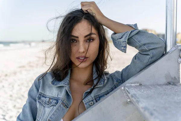 Beautiful Mixed Race Bikini Model Enjoys Weather Outdoors Beach — Stock Photo, Image