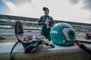 Kanada 'nın Stouffville kentinden DALTON KELLETT (4) Indianapolis, Indiana' daki Indianapolis Motor Yarış Pisti 'ndeki Büyük Makineli Uçurumlar Grand Prix' ine katılmaya hazırlanıyor..