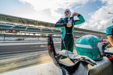 Kanada 'nın Stouffville kentinden DALTON KELLETT (4) Indianapolis, Indiana' daki Indianapolis Motor Yarış Pisti 'ndeki Büyük Makineli Uçurumlar Grand Prix' ine katılmaya hazırlanıyor..