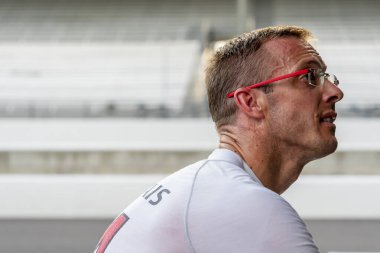 Le Mans, Fransa 'dan SEBASTIEN BOURDAIS (14) Indianapolis, Indiana' daki Indianapolis Motor Yarış Pisti 'nde düzenlenen Big Machine Spiked Coolers Grand Prix' ine katılmaya hazırlanıyor..