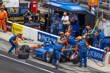 Auckland, Yeni Zelanda 'dan SCOTT DIXON (9), Indianapolis Indiana' daki Indianapolis Motor Yarış Pisti 'ndeki Big Machine Spiked Coolers Grand Prix sırasında arabasını servise getirdi..