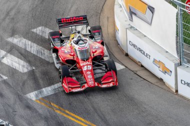 ABD 'li SANTINO FERRUCCI (45), Nashville, Tennessee' deki The Streets of Nashville 'de düzenlenen Big Machine Music City Grand Prix yarışında virajlarda yarışır..