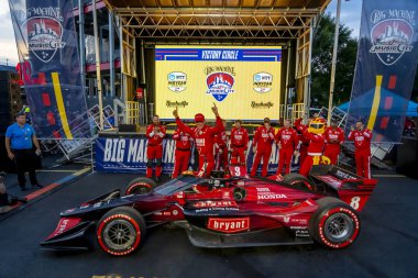 İsveç 'in Kumla kentinden MARCUS ERICSSON (8), Nashville, Tennessee' deki The Streets of Nashville 'de Büyük Makine Müzik Şehri Grand Prix' ini kazandı..