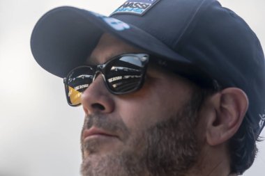 ABD 'li JIMMIE JOHNSON (R) (48) Indianapolis, Indiana' daki Indianapolis Motor Yarış Pisti 'nde düzenlenen Big Machine Spiked Coolers Grand Prix' e katılmaya hazırlanıyor..