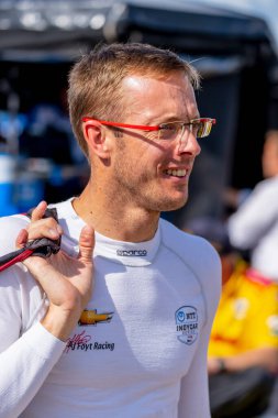 Le Mans, Fransa 'dan SEBASTIEN BOURDAIS (14), Madison, Illinois' deki World Wide Technology Raceway 'de Bommarito Otomotiv Grubu 500' e katılmaya hazırlanıyor..