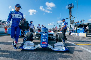 Barcelona, İspanya 'dan ALEX PALOU (10), Madison, Illinois' deki World Wide Technology Raceway 'de Bommarito Otomotiv Grubu 500' e katılmaya hazırlanıyor..