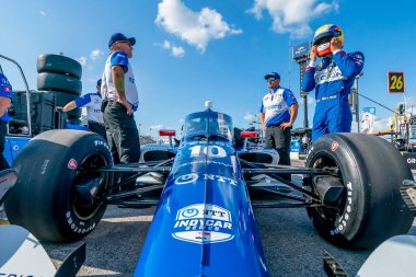 Barcelona, İspanya 'dan ALEX PALOU (10), Madison, Illinois' deki World Wide Technology Raceway 'de Bommarito Otomotiv Grubu 500' e katılmaya hazırlanıyor..