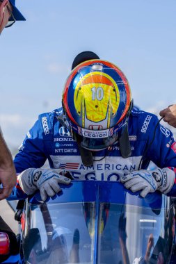 Barcelona, İspanya 'dan ALEX PALOU (10), Madison, Illinois' deki World Wide Technology Raceway 'de Bommarito Otomotiv Grubu 500' e katılmaya hazırlanıyor..