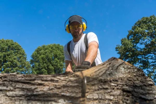Young Adult Male Cuts Tree Has Been Blown Severe Storm — Stock Photo, Image