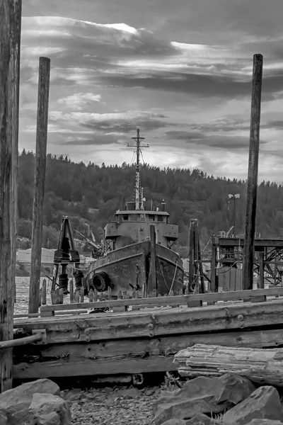 Old Abandoned Vessel Sits Dock River — Stock Photo, Image