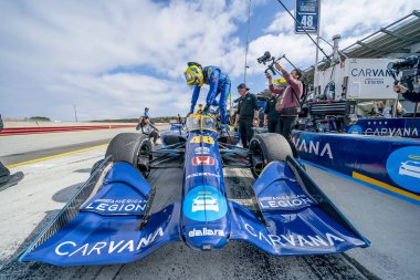 ABD 'li JIMMIE JOHNSON (R) (48) Monterey' deki WeatherTech Raceway Laguna Seca 'da Monterey' in Firestone Grand Prix 'ine hazırlanıyor..