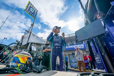 İsviçre Cenevre 'den ROMAIN GROSJEAN (R) (51) Monterey' deki WeatherTech Raceway Laguna Seca 'da yapılacak Firestone Grand Prix' ine hazırlanıyor..