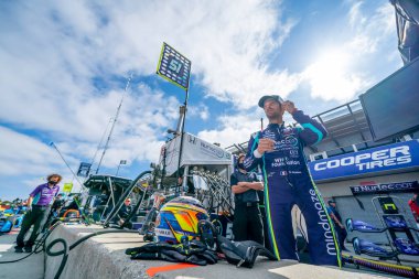 İsviçre Cenevre 'den ROMAIN GROSJEAN (R) (51) Monterey' deki WeatherTech Raceway Laguna Seca 'da yapılacak Firestone Grand Prix' ine hazırlanıyor..