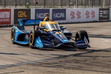 ABD 'li JIMMIE JOHNSON (R) (48), Long Beach, Kaliforniya' daki The Streets of Long Beach 'teki Long Beach' in Acura Grand Prix 'si için pratik yapıyor..