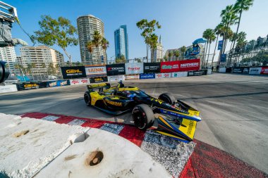 Valencia, Kanada 'dan COLTON HERTA (26), Long Beach, Kaliforniya' daki Long Beach Sokakları 'nda Long Beach' in Acura Grand Prix 'si için pratik yapmaktadır..