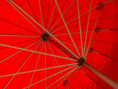 Kırmızı şemsiye