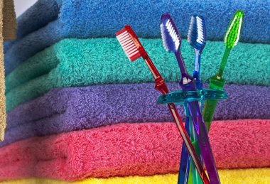 Diş fırçası ve banyo havlusu