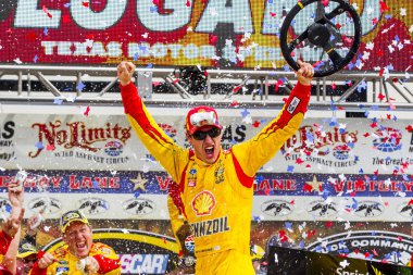 NASCAR: Nisan 07 Komutan 500 ördek