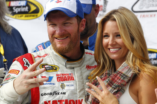 Дейл Эрнхардт-младший на гонке Поконо
