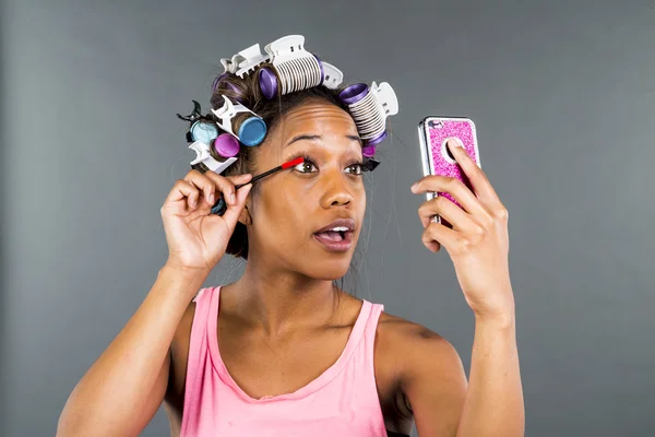 Black Model Applying Makeup — Stock Photo, Image